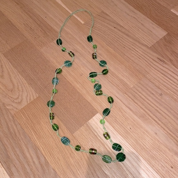 Italian green glass  w/ gold flecks beaded necklace 💚 - Picture 2 of 6